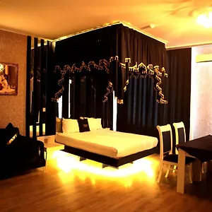 **** Otel Titanik Azerbaycan