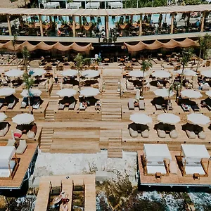 Lost Seaside Hotel Sarande