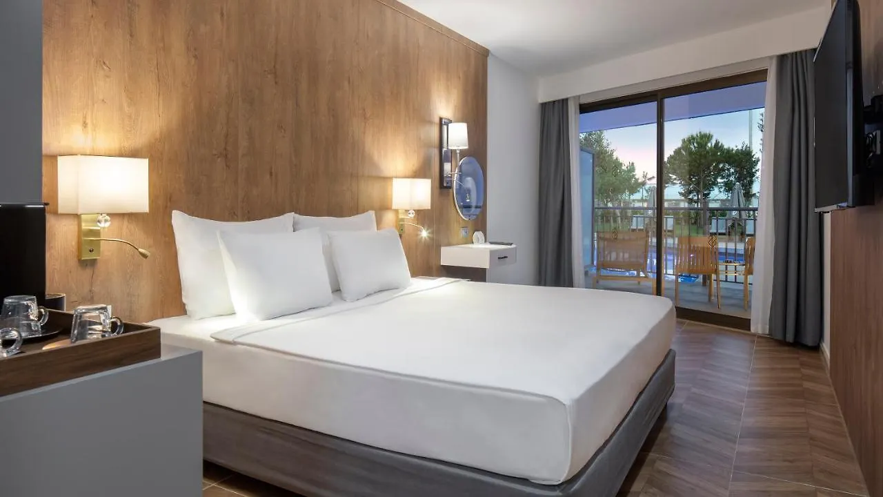Nirvana Cosmopolitan Hotel - Convention & Sports Center Antalya 5*,